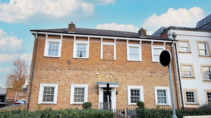 2 Bedroom Duplex To Rent In Percival House, Woodford Green, IG8