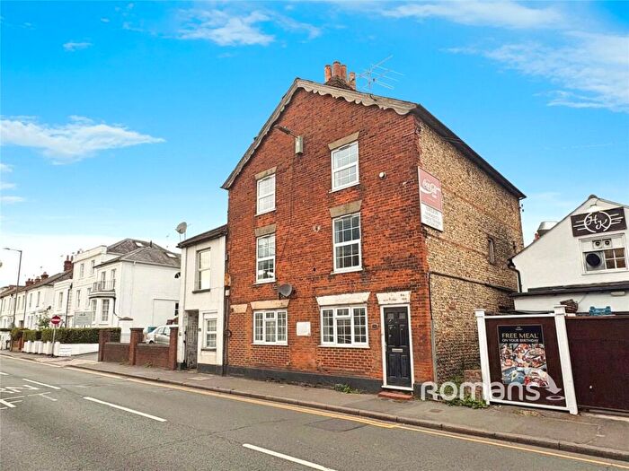 3 Bedroom Flat To Rent In East Street, Farnham, Surrey, GU9