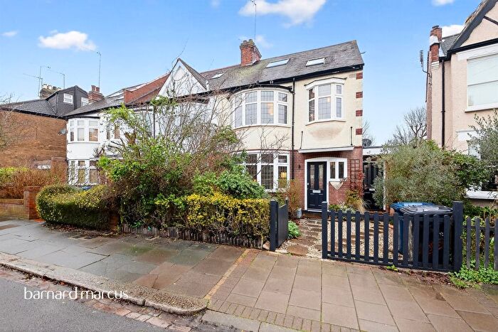5 Bedroom End Terrace House For Sale In Goldsmith Road, London, N11