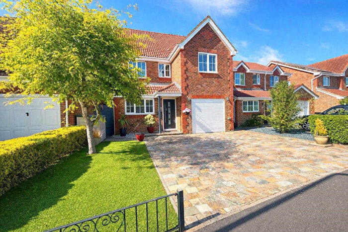 4 Bedroom Detached House For Sale In Saunders Close, Lee-On-The-Solent, PO13