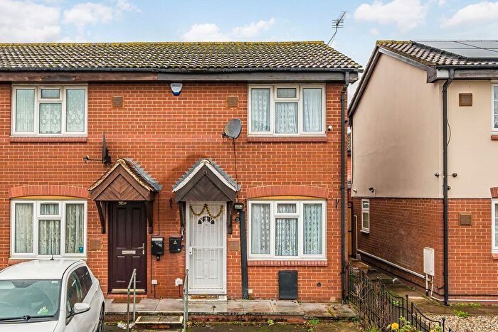 2 Bedroom End Terrace House For Sale In Heathlands Way, Hounslow, TW4