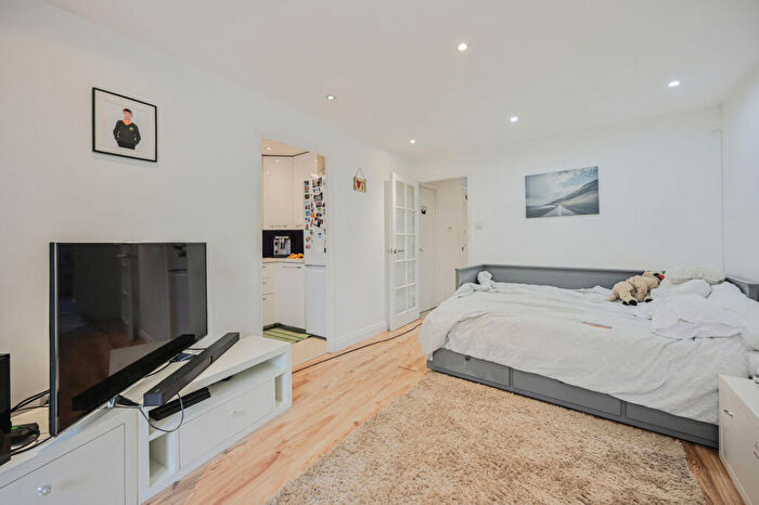 1 Bedroom Flat For Sale In Cherry Blossom Close, , Palmers Green, London, N13