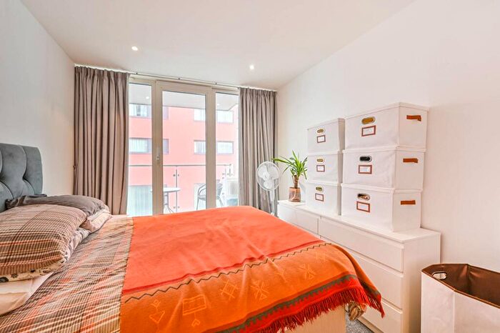 1 Bedroom Flat To Rent In The Oxygen, Royal Docks, London, E16