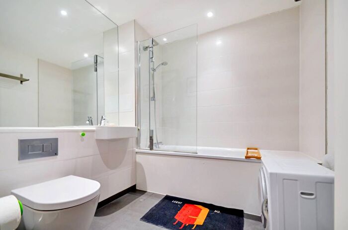 1 Bedroom Flat For Sale In Ceylon House, Alie Street, Aldgate, London, E1