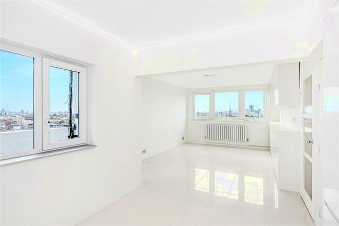 2 Bedroom Apartment To Rent In Skinner Street, London, EC1R