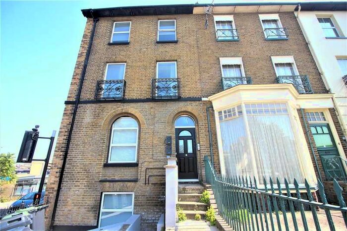 2 Bedroom Apartment To Rent In Darnley Road, Gravesend, Kent, DA11