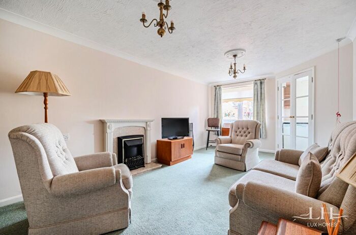 1 Bedroom Flat For Sale In Draper Court, Hornchurch, RM12