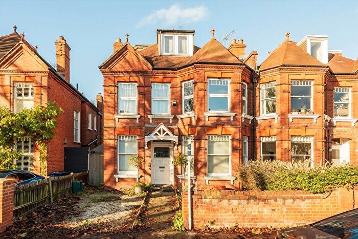 4 Bedroom Flat For Sale In Lyncroft Gardens, Northfields, W13