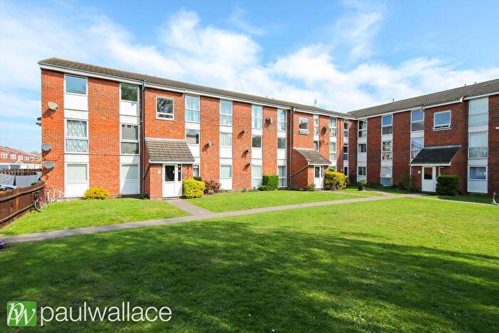 2 Bedroom Flat To Rent In Clyfton Close, Wormley, EN10