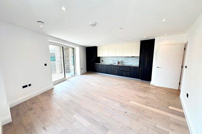 3 Bedroom Flat To Rent In London, E10