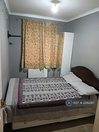 Studio To Rent In Newbury Park, Ilford, IG2
