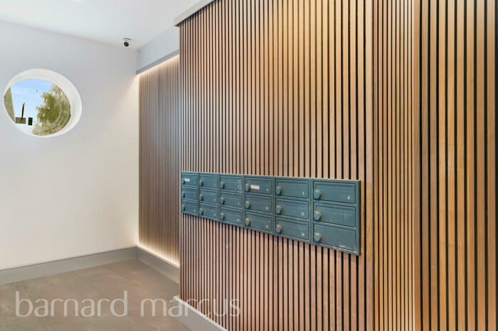 3 Bedroom Apartment To Rent In High Street, Sutton, SM1