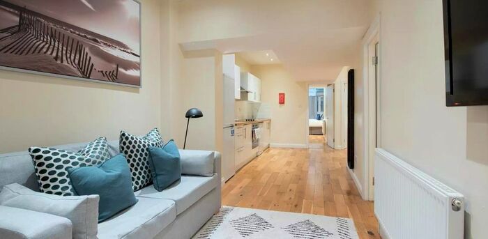 3 Bedroom Flat To Rent In Maddox Street (), Mayfair, London, W1S