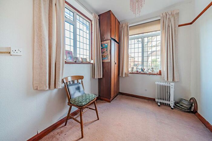 2 Bedroom Bungalow For Sale In Allerford Road, Catford, SE6