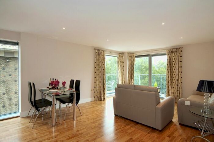 2 Bedroom Flat To Rent In Paradise Street, London, SE16