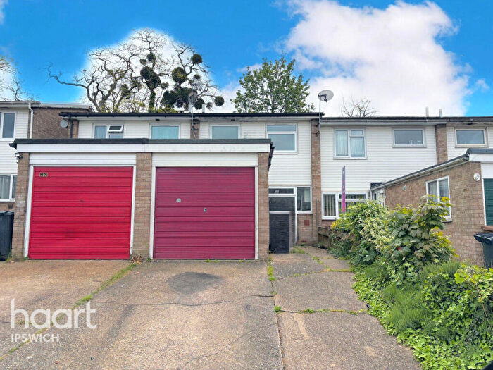 3 Bedroom Semi-Detached House For Sale In North Hill Gardens, Ipswich, IP4