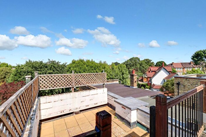 2 Bedroom Maisonette For Sale In The Parade, Claygate, KT10