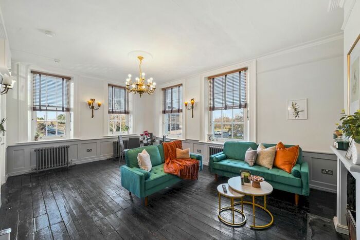 2 Bedroom Flat To Rent In Chiswick Lane South, London, W4