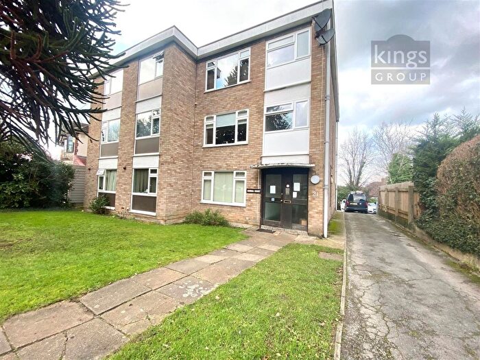 2 Bedroom Flat For Sale In Castle Avenue, London, E4