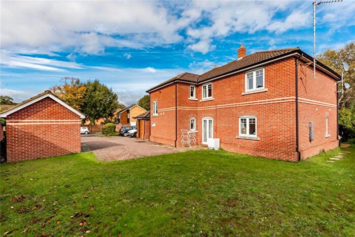 1 Bedroom Flat For Sale In Hazel Avenue, Farnborough, Hampshire, GU14