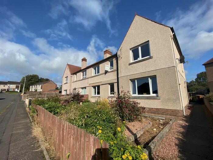 3 Bedroom Flat To Rent In Logie Place, Dunfermline, KY12