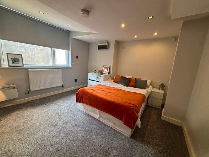 2 Bedroom Flat To Rent In Hartley Avenue, Woodhouse, Leeds, LS6