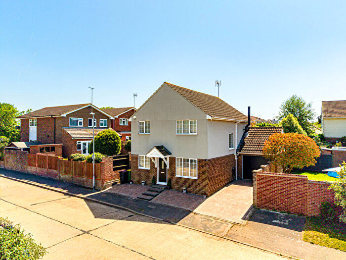 4 Bedroom Detached House For Sale In Kent Way, Rayleigh, SS6