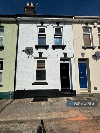 3 Bedroom Terraced House To Rent In Cross Street, Rochester, ME2
