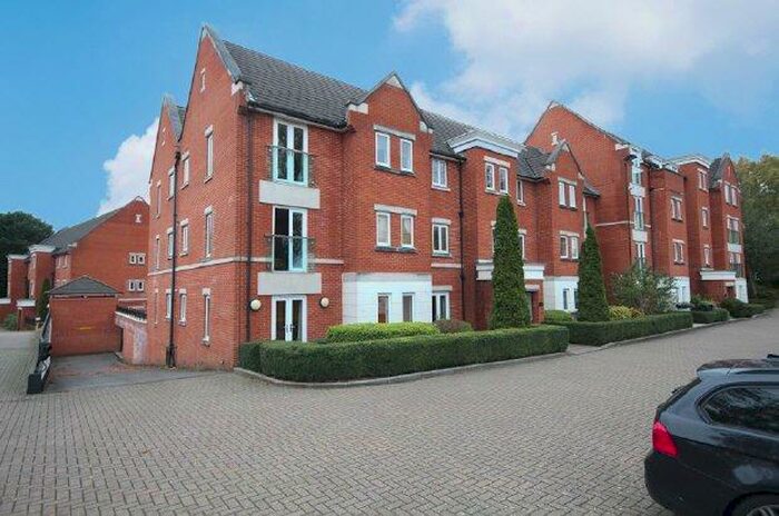 2 Bedroom Flat To Rent In The Comptons, Horsham, RH13
