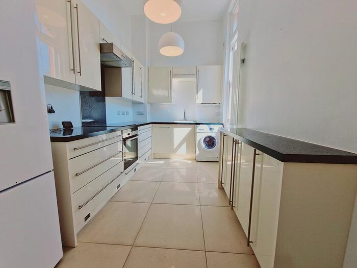 2 Bedroom Flat To Rent In Pennington Drive, London, N21