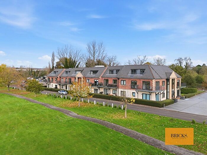 2 Bedroom Flat To Rent In Woolston Manor, Abridge Road, Chigwell, IG7