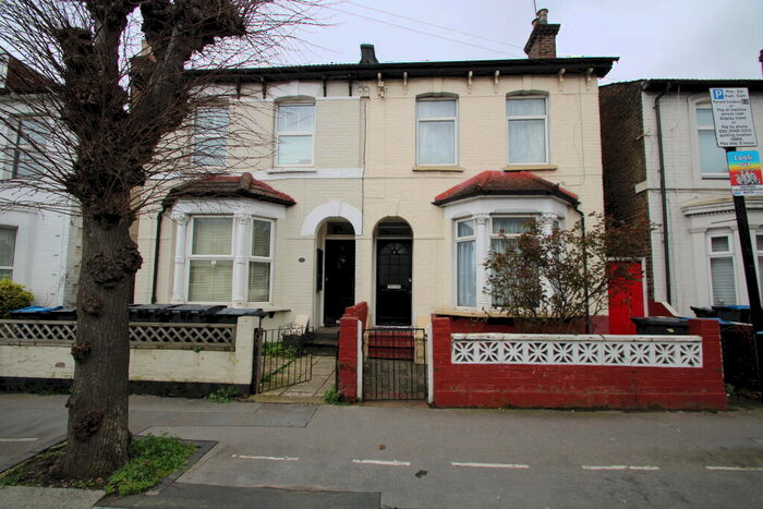 3 Bedroom Semi-Detached House To Rent In Davidson Road, Croydon, CR0