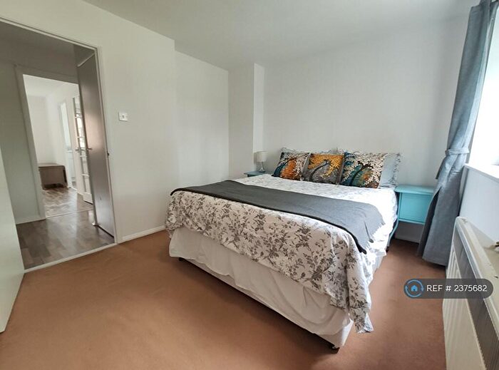 1 Bedroom Flat To Rent In Inwen Court, London, SE8