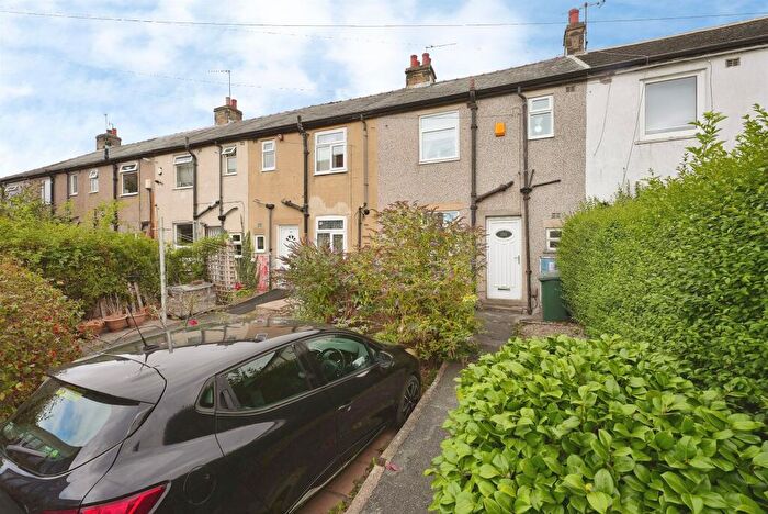 3 Bedroom Terraced House For Sale In Bowling Park Drive, Bradford, BD4