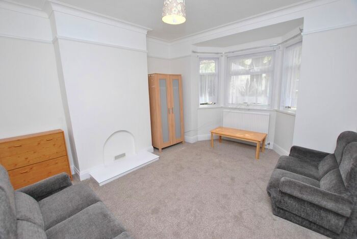 4 Bedroom Semi-Detached House To Rent In Humes Avenue, Hanwell, W7