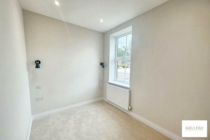 1 Bedroom Flat To Rent In Merlin House, Bakers Lane, Epping, CM16