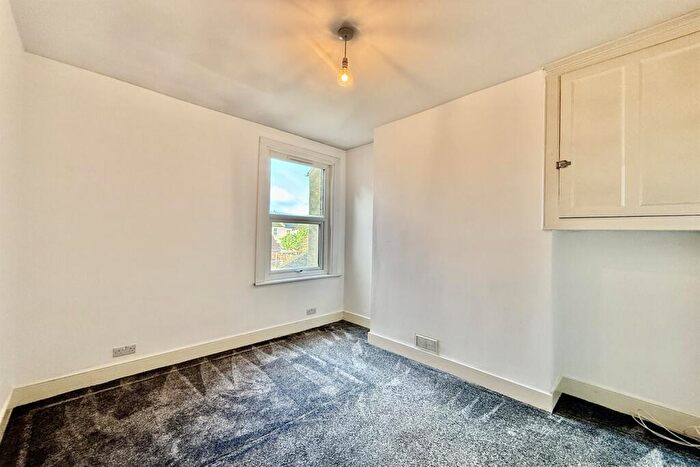 1 Bedroom Flat To Rent In Shakespeare Drive, Westcliff-on-Sea, SS0