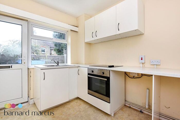 Apartment To Rent In Silverleigh Road, Thornton Heath, CR7