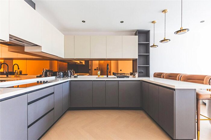 2 Bedroom Apartment To Rent In Philpot Street, Whitechapel, London, E1