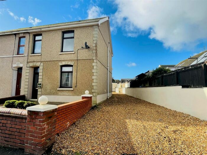 4 Bedroom Semi-Detached House For Sale In Heol Y Meinciau, Pontyates, Llanelli, SA15