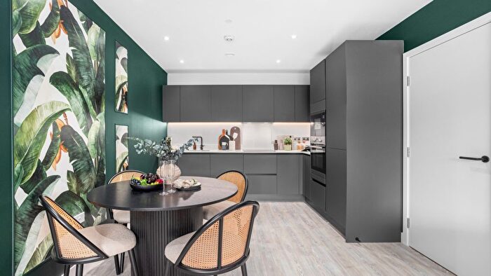 1 Bedroom Flat For Sale In Capital Interchange Way, Brentford, TW8