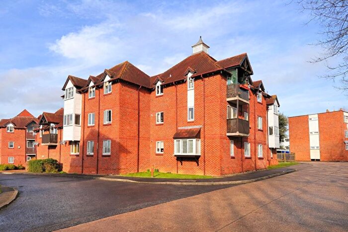 2 Bedroom Flat For Sale In South Court, Summerfields, Ingatestone, CM4
