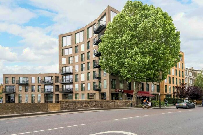 3 Bedroom Flat To Rent In Camden Road, Camden, NW1