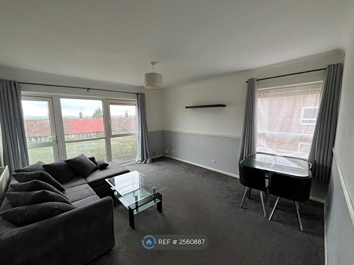 1 Bedroom Flat To Rent In Beechwood Drive, Woodford Green, IG8