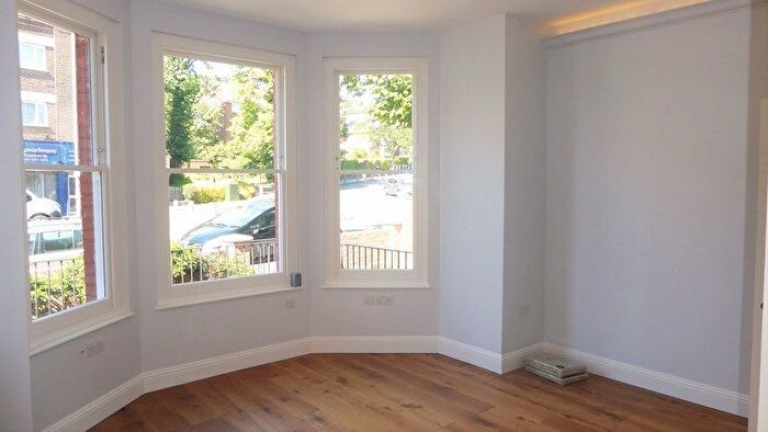 2 Bedroom Flat To Rent In Flat, Finchley Lane, London, NW4