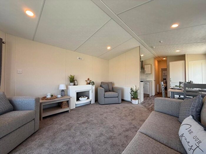 2 Bedroom Lodge For Sale In Gilberdyke, East Riding Of Yorkshire, HU15