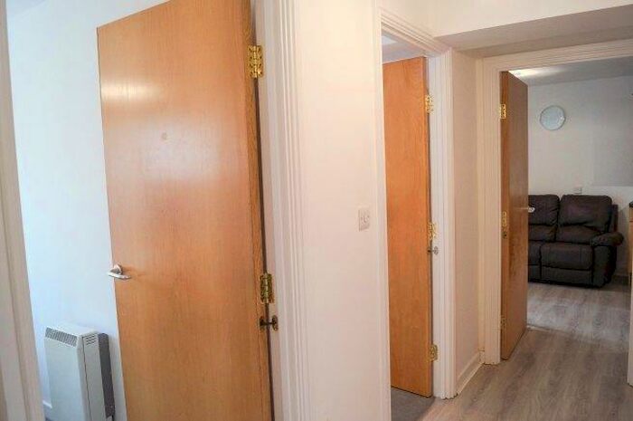 3 Bedroom Flat To Rent In Hayter House, ME7