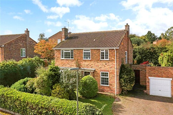4 Bedroom Detached House For Sale In Coniston Drive, Farnham, Surrey, GU9