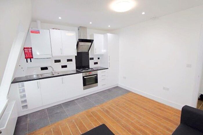 3 Bedroom Flat To Rent In Charrington House, Cephas Avenue, London, E1