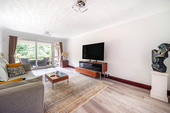 3 Bedroom Apartment To Rent In Raylands Mead, Gerrards Cross, Buckinghamshire, SL9